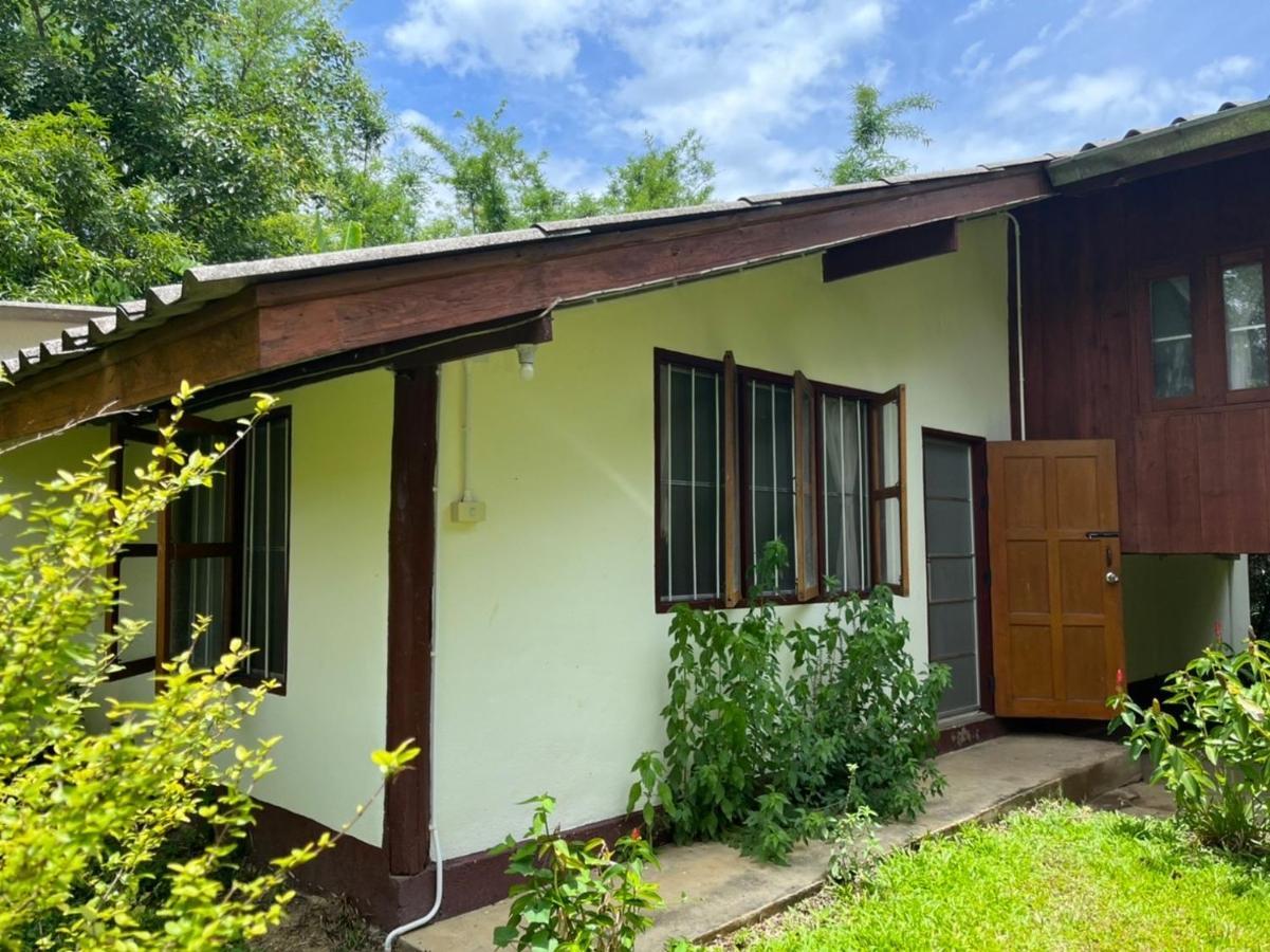 Brown House Chiangdao Hostel เชียงดาว ภายนอก รูปภาพ